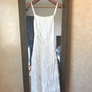 Tiered lace maxi dress
